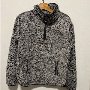 Thread and supply Cozy Gray Sherpa Pullover size small